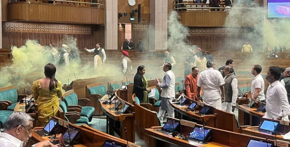 ସଂସଦ ସୁରକ୍ଷା ଉଲ୍ଲଂଘନ: ୨ ଅଭିଯୁକ୍ତଙ୍କୁ ଜାମିନ; ଗଣମାଧ୍ୟମ ଓ ସୋସିଆଲ ମିଡିଆରେ ପୋଷ୍ଟ କରିବା ଉପରେ ରୋକ